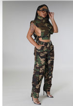 Load image into Gallery viewer, Camo Top